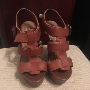 Steve Madden brown heels!! Size 8